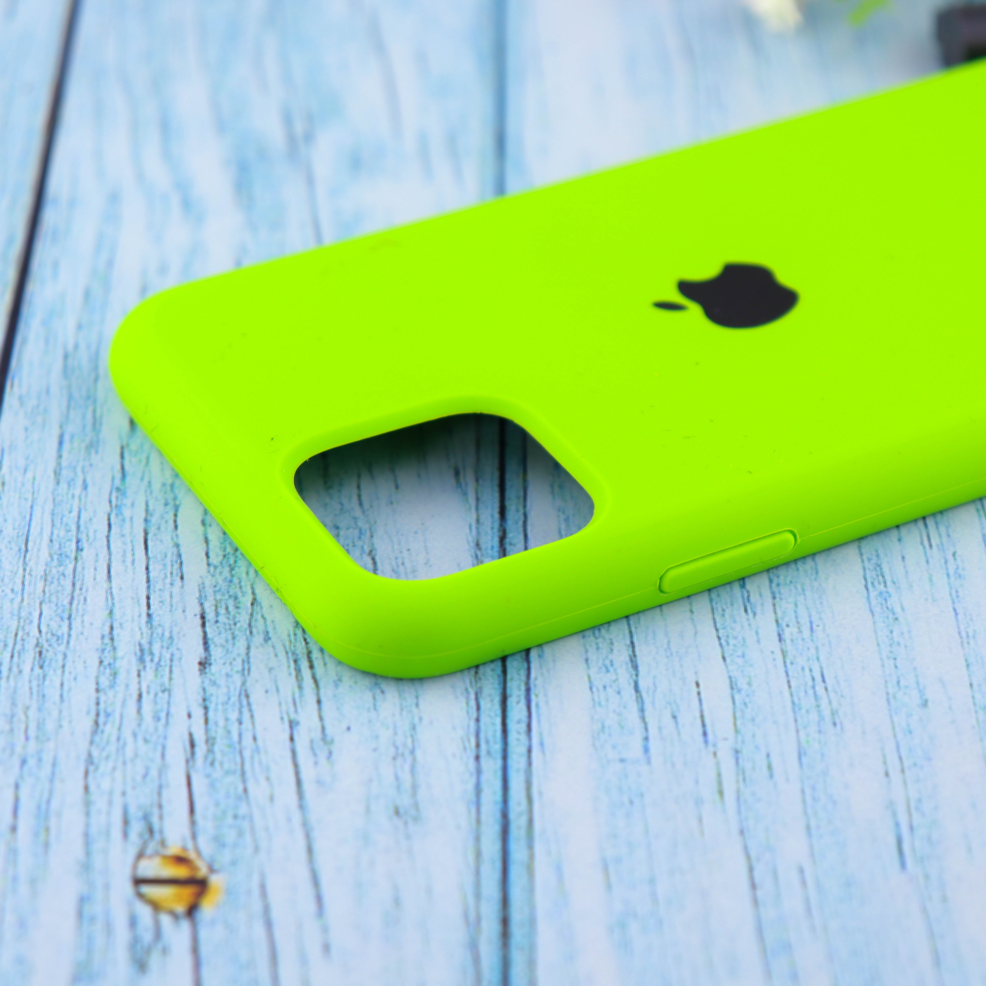 Купить Чехол Silicone Case для iPhone 11 Pro (Яркий зелёный) (31) в Крыму,  цены, отзывы, характеристики | Микролайн