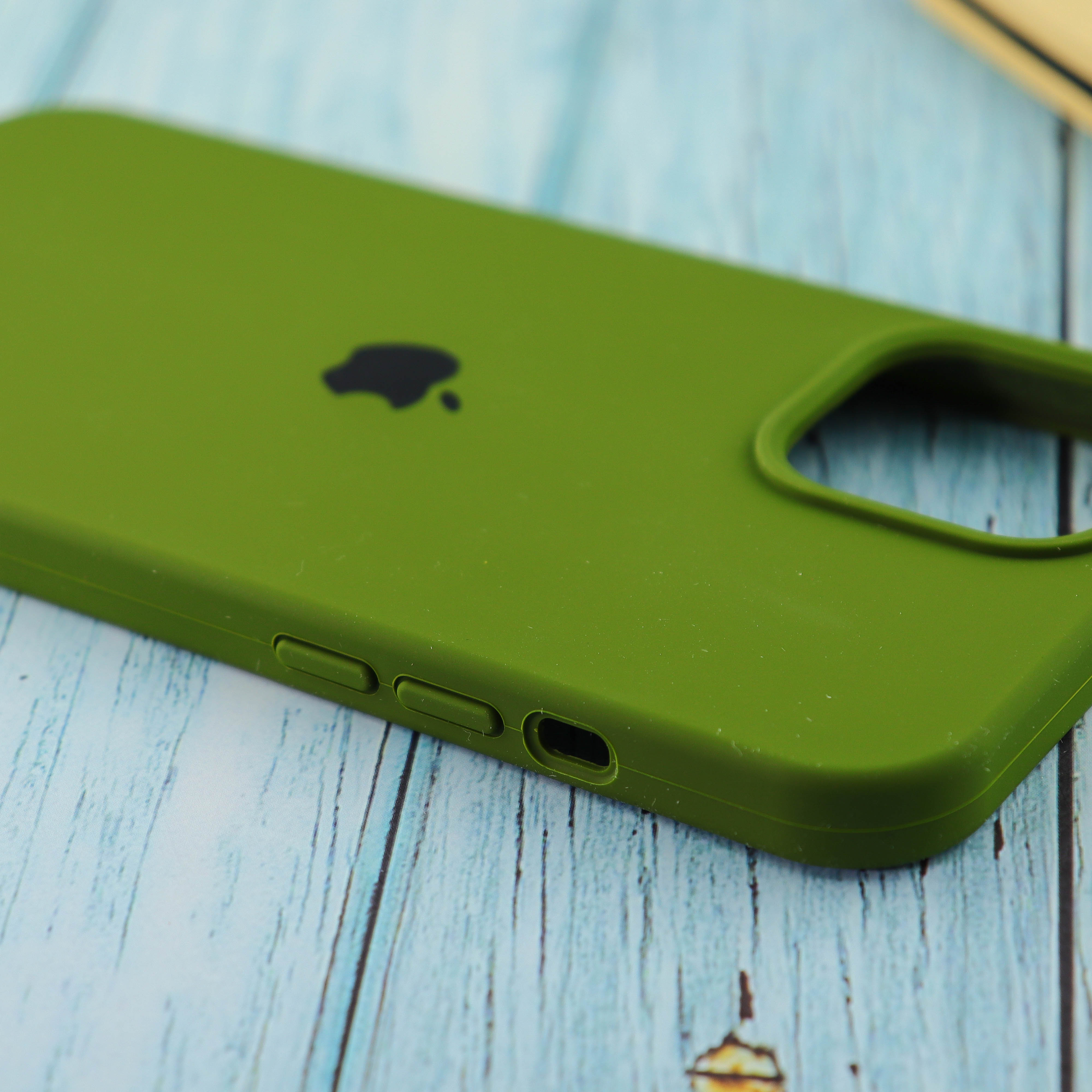 Green cases. Silicon Case iphone 12 Green. Silicon Case iphone 12 Pro Max. Silicone Case зеленый Atrovirens. Iphone 13 Green in Case.