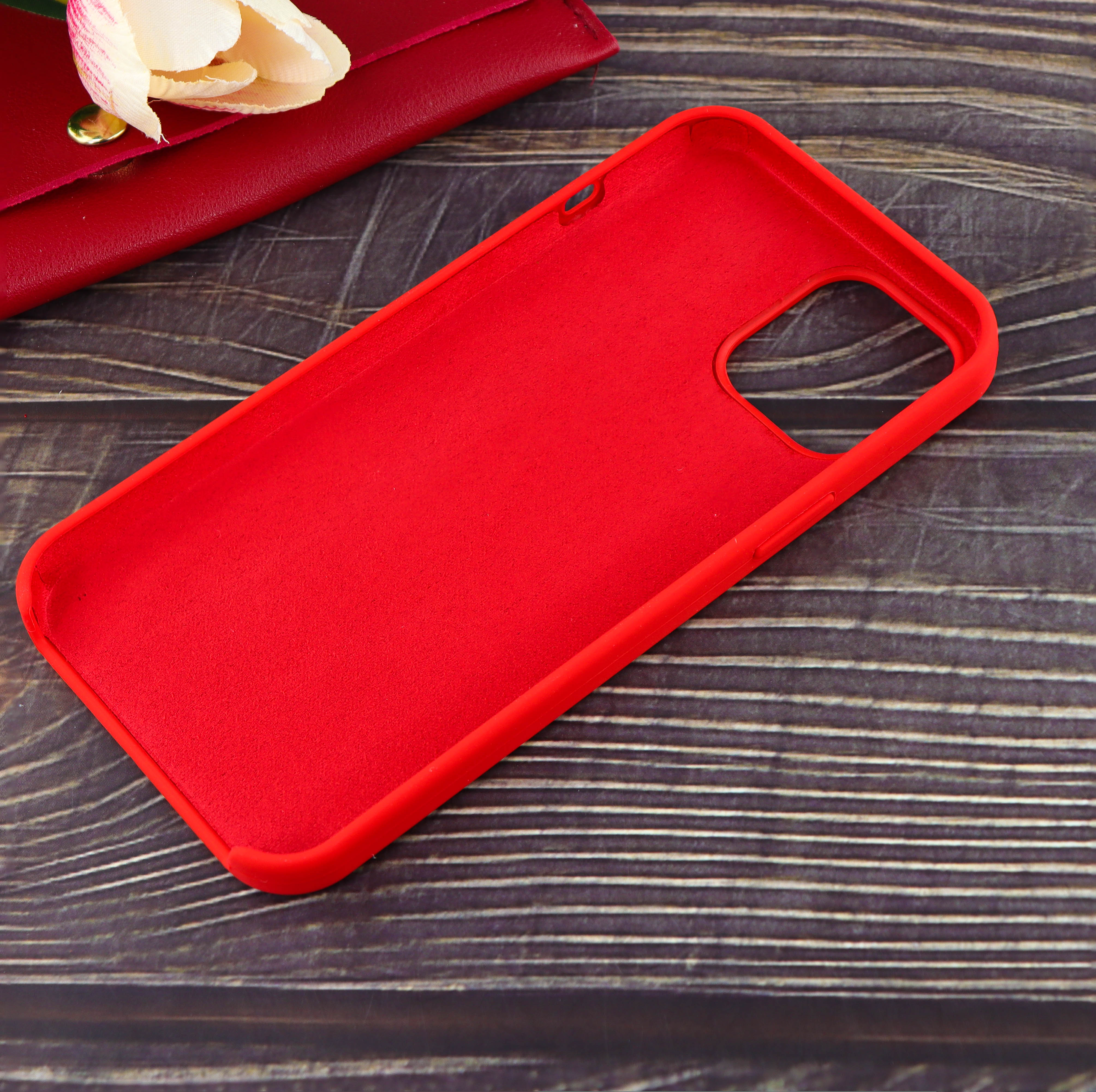 Силиконовый чехол iphone XR Red. Iphone 12 чехол силиконовый красный. Iphone 12 Red Case. Силиконовый чехол красный OIVO.