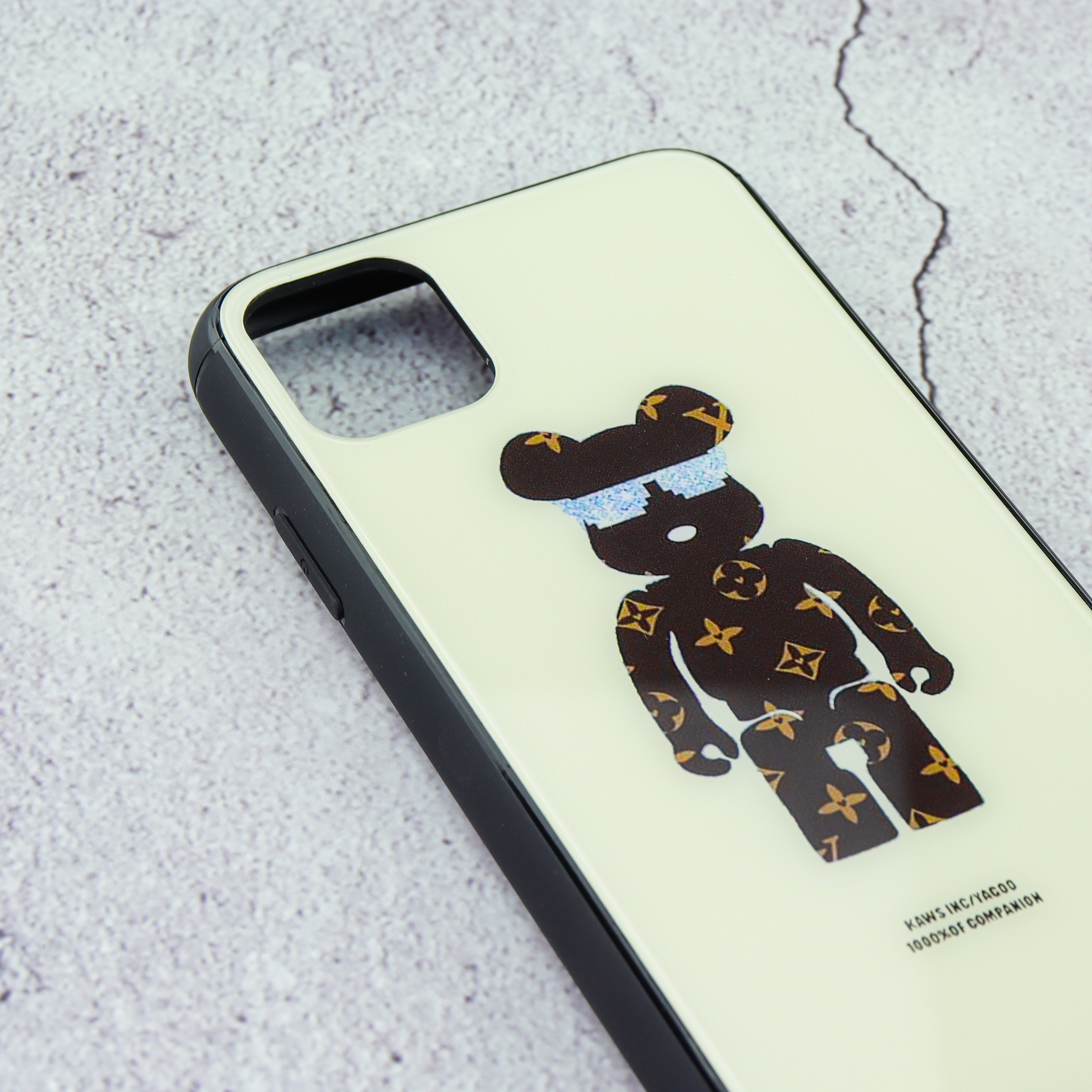 Купить Чехол для iPhone 11 BEARBRICK в очках флуоресентный рисунок белый в  Крыму, цены, отзывы, характеристики | Микролайн