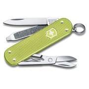  Нож перочинный Victorinox Classic Lime Twist (0.6221.241G) 58мм 7функц. карт.коробка 