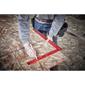  Угольник строительный Milwaukee 4932472126 
