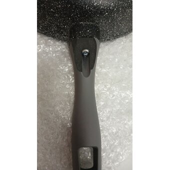  УЦ Сковорода MAUNFELD Greta MF28GRTT01FP (Скол на ручке, искривление с одной стороны) 