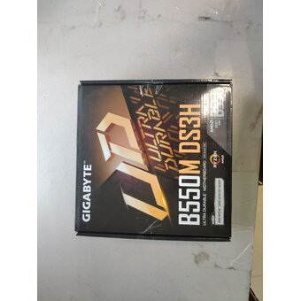  УЦ MB sAM4 Gigabyte B550M DS3H 4xDDR4-3200, DVI-D+HDMI, 2xPCI-Ex16, 1xPCI-Ex1, 4xSATA3(RAID 0/1/10), 2xM.2 (плохая упаковка, перепрошивка BIOS) 