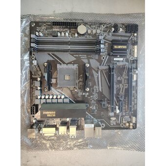  УЦ MB sAM4 Gigabyte B550M DS3H 4xDDR4-3200, DVI-D+HDMI, 2xPCI-Ex16, 1xPCI-Ex1, 4xSATA3(RAID 0/1/10), 2xM.2 (плохая упаковка, перепрошивка BIOS) 