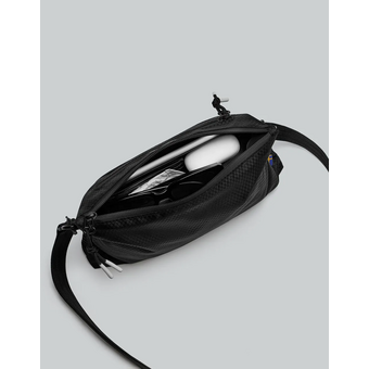 Сумка Gaston Luga LWCBBK Lightweight Crossbody Black 