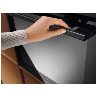  Духовой шкаф Electrolux EOF8H39H черный 