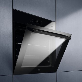 Духовой шкаф Electrolux EOB8S39H черный 