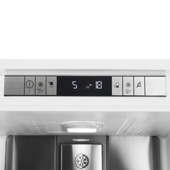  Встраиваемый холодильник Grundig GKIN25920 белый 