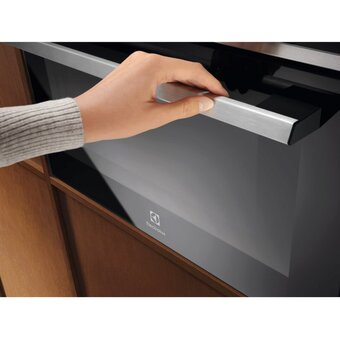  Встраиваемая микроволновая печь Electrolux EVM8E09X черный/нерж 