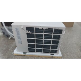  УЦ Внешний блок Samsung AR12BXFCMWKX (загрязнения, небольшая деформация ламелей, ПУ) 