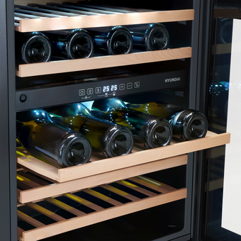  Встраиваемы винный шкаф Hyundai HBWC 0862 DUT черный 