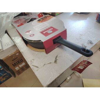  УЦ Сотейник Rondell Zeita Neu RDA-1203 с крышкой, черный (плохая упаковка, дефект покрытия на сковородке) 