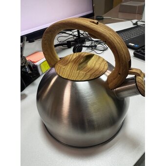  УЦ Электрочайник STONELAND SWK-0112 (плохая упаковка, маленькое замятие на корпусе) 