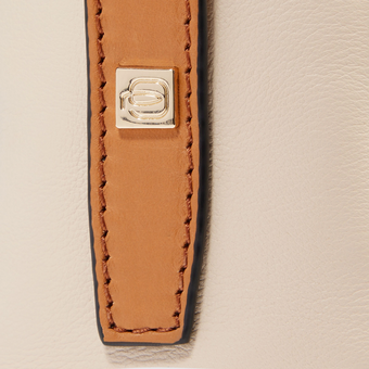  Сумка Piquadro Circle BD6777W92/MBE женская, кожа натуральная, коричневый/бежевый 