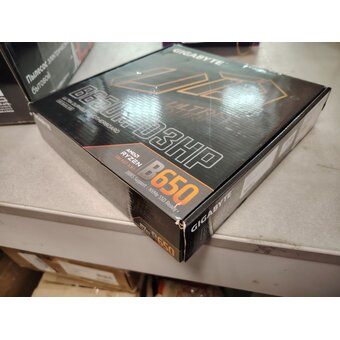  УЦ MB sAM5 Gigabyte B650M D3HP, Socket AM5, AMD B650, 4xDDR5-5200 HDMI+DP+DP, 1xPCI-Ex16, 1xPCI-Ex1, 4xSATA3 (плохая упаковка, перепрошивка ПО) 