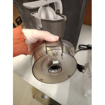  УЦ Соковыжималка цитрусовая Rondell RDE-1500 черный (плохая упаковка. сломан носик слива) 