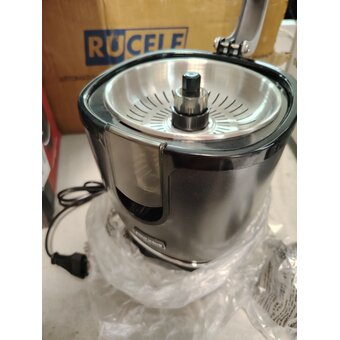  УЦ Соковыжималка цитрусовая Rondell RDE-1500 черный (плохая упаковка. сломан носик слива) 