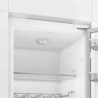  Встраиваемый холодильник Hotpoint HBDR 18 