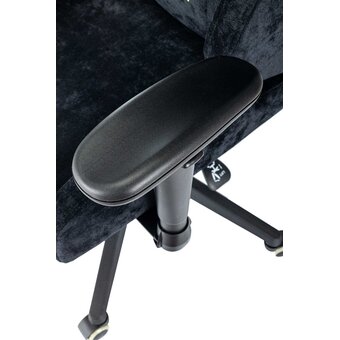  Кресло игровое Zombie 51 черный Light-20 крестов. пластик 