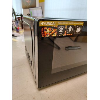  УЦ Микроволновая печь Hyundai HYM-D3001 черный/хром (плохая упаковка, заводской дефект сборки) 