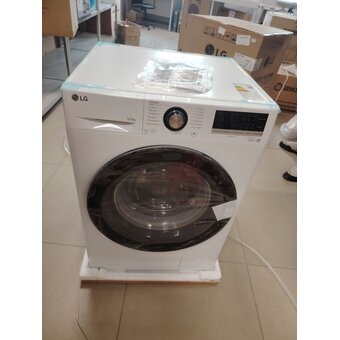  УЦ Стиральная машина LG TW4V3RS6W белый (плохая упаковка, вмятина на ножке) 