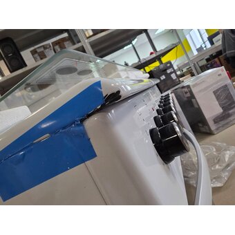  УЦ Кухонная плита De Luxe 606040.00гэ-001(кр) ЧР белый (плохая упаковка, скол эмали на углах, вмятина на задней части корпуса) 