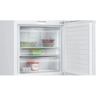  Холодильник Bosch KGP76AWC0N белый 