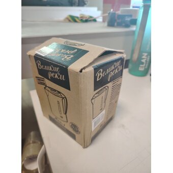  УЦ Электрочайник Великие Реки Мая-1 бело-салатовый (плохая упаковка, царапины и потертости на корпусе) 