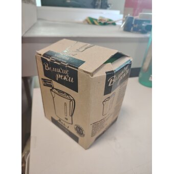  УЦ Электрочайник Великие Реки Мая-1 бело-салатовый (плохая упаковка, царапины и потертости на корпусе) 