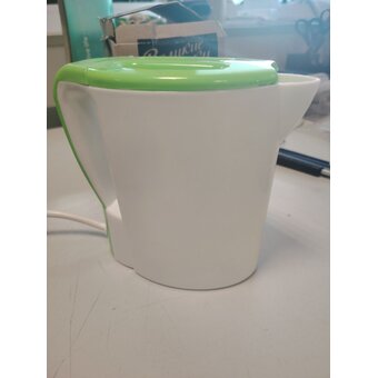  УЦ Электрочайник Великие Реки Мая-1 бело-салатовый (плохая упаковка, царапины и потертости на корпусе) 