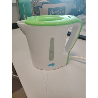  УЦ Электрочайник Великие Реки Мая-1 бело-салатовый (плохая упаковка, царапины и потертости на корпусе) 