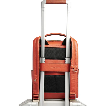  Рюкзак Piquadro Patricia CA6771W140/AR коралловый натуральная кожа 