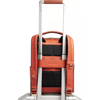  Рюкзак Piquadro Patricia CA6772W140/AR коралловый натуральная кожа 