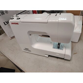  УЦ Швейная машина Janome LW-17 белый (плохая упаковка, нет гар.талона, пересборка оборудования) 