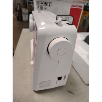  УЦ Швейная машина Janome LW-17 белый (плохая упаковка, нет гар.талона, пересборка оборудования) 