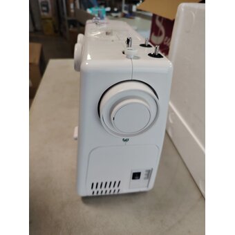  УЦ Швейная машина Comfort 24 белый (плохая упаковка, пересборка) 