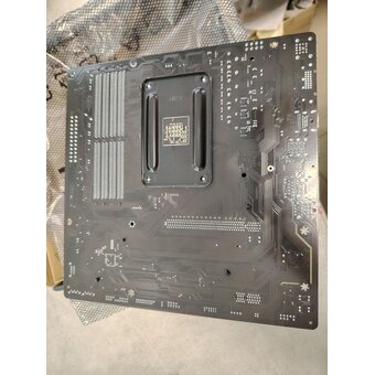  УЦ MB sAM4 Gigabyte B550M K AMD B550 4xDDR4 mATX AC`97 8ch(7.1) GbLAN RAID+HDMI+DP (плохая упаковка, компонентный ремонт) 