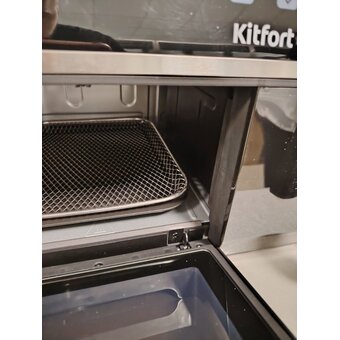  УЦ Аэрогриль Kitfort КТ-2256 черный и серебристый (плохая упаковка, отсутствует перегородка к противням для левого отсека) 
