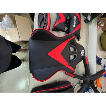  УЦ Кресло DEFENDER XCom (64337) игровое Black/Red PU (плохая упаковка, дырка у спинки и сломана одна собачка,рваная и треснутая часть на подлокотнике) 