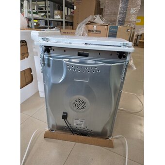  УЦ Кухонная плита RENOVA SG6E-ICTFDW-TR (плохая упаковка, малые царапины на ручке, непрокрас на стекле) 