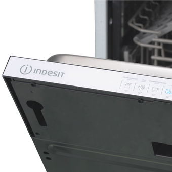  Встраиваемая посудомоечная машина Indesit DIS C120 
