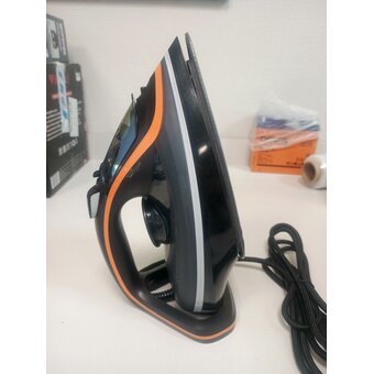  УЦ Утюг Vitek VT-IRN1205 черный (плохая упаковка, потертость на корпусе, царапины на подошве) 