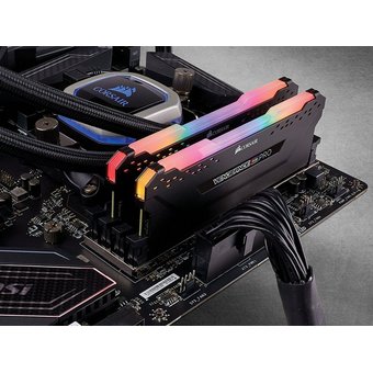  ОЗУ DDR4 2x8Gb 3200MHz Corsair CMW16GX4M2C3200C16 RTL PC4-25600 CL16 DIMM 288-pin 1.35В 