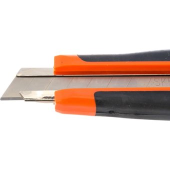  Нож AV Steel AV-900518 с прорезиненной ручкой 18мм 