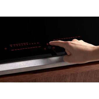  Варочная поверхность Electrolux EIP6446 черный 