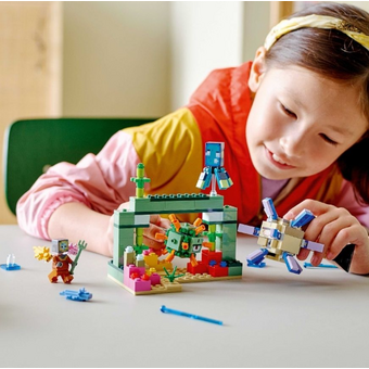  Конструктор Lego Minecraft (21180) Битва со стражем 