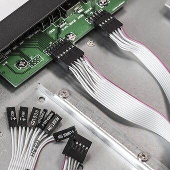  Корпус ExeGate Pro 2U550-HS08 EX293178RUS RM 19", высота 2U, глубина 550, БП 1U-900ADS, 8xHotSwap, USB 