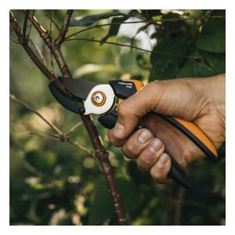  Секатор контактный Fiskars Solid P361 черный/оранжевый (1057165) 