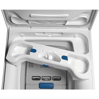  Стиральная машина Electrolux EW6TN4261 белый 